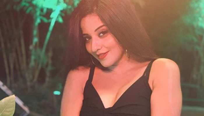 Monalisa parties with 'Nazar' co-stars, sizzles in black—Pics