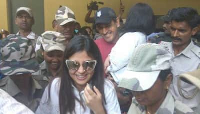 Mahendra Singh Dhoni, wife Sakshi cast their votes in Ranchi