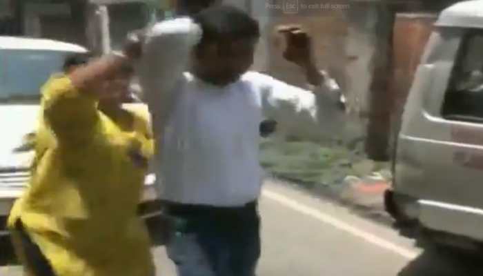 Watch: Woman publicly thrashes man with slippers for posing as ACB officer in Jharkhand's Jamshedpur