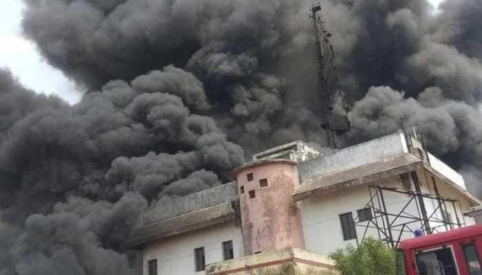 Fire breaks out in BSNL tower in UP&#039;s Jaunpur, 4 fire tenders rushed