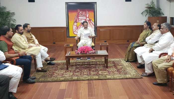 Kolkata violence: BJP delegation meets Venkaiah Naidu, submits memorandum