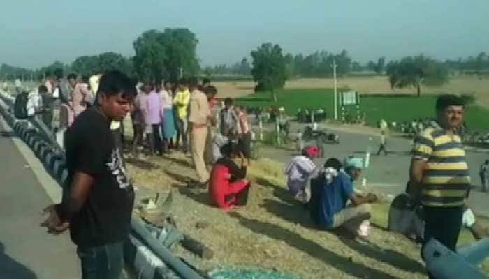 5 dead, 30 injured in bus accident on Lucknow-Agra expressway