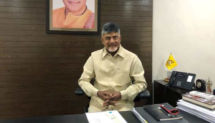 Chandrababu Naidu meets Sonia Gandhi, Rahul, discusses post-poll scenario Chandrababu Naidu meets Sonia Gandhi, Rahul, discusses post-poll scenario