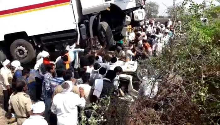 13 dead after tyre burst causes truck to collide with tempo in Maharashtra&#039;s Buldhana