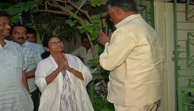 Andhra Pradesh CM Chandrababu Naidu meets Mamata Banerjee, discusses non-BJP govt formation  