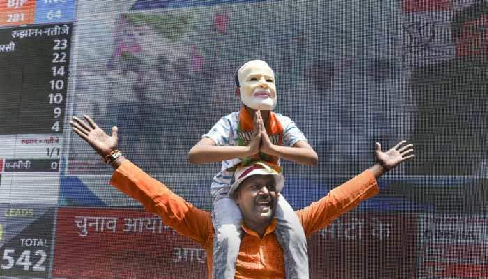 BJP office soaked in saffron hue amid chants of &#039;Har Har Modi&#039;