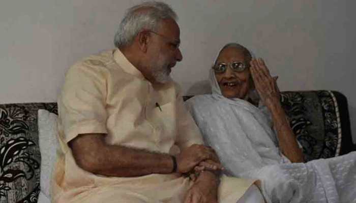 Narendra Modi&#039;s mother greets BJP supporters outside her house