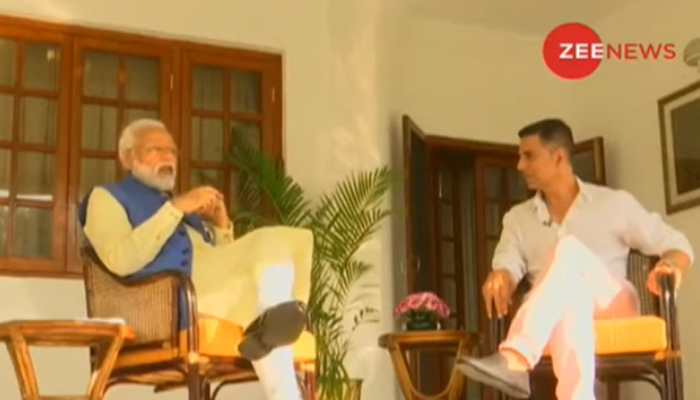 Akshay Kumar congratulates PM Narendra Modi for &#039;historic win&#039;