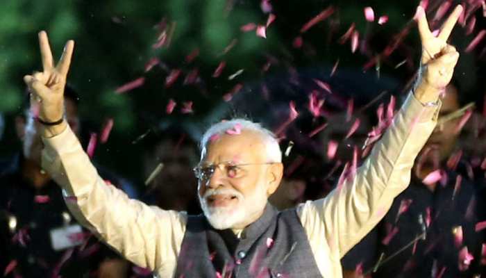 PM Modi says &#039;a new dawn awaits, a new term beckons&#039;