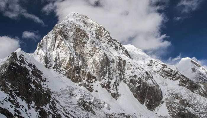Indian climbers killed in Mount Everest &#039;traffic jam&#039;