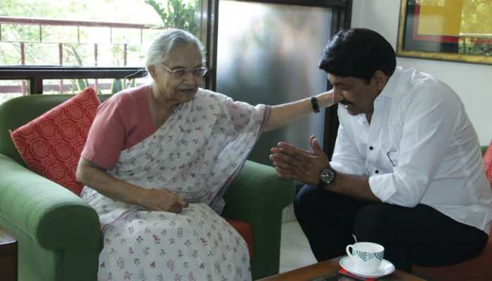 Manoj Tiwari meets Sheila Dikshit after winning by over 3.66 lakh votes in Lok Sabha election