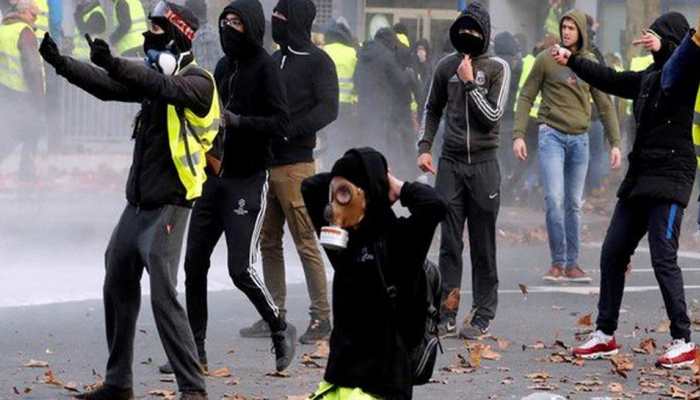 French yellow vest protesters clash with police but numbers wane