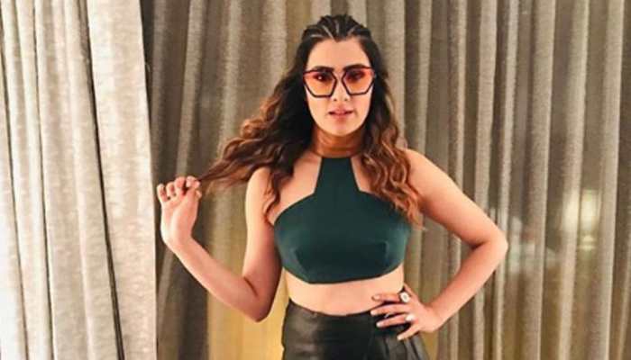 Party songs singer tag doesn't affect me: Aastha Gill