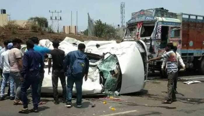 Five die, 1 injured in car-truck collision in Karnataka&#039;s Belgaum 