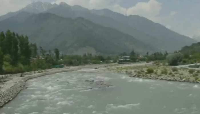 J&amp;K man rescues tourists after boat capsizes in Pahalgam, gets caught in whirlpool, dies