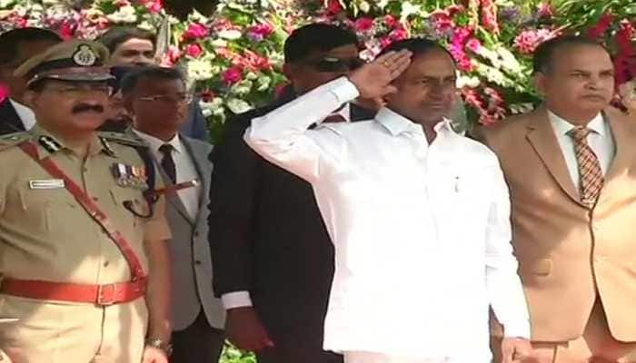 President, PM greet Telangana on Statehood Day, KCR calls for &#039;transparent administration&#039;