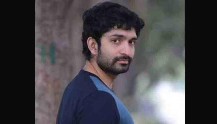Uncomfortable filming kissing scenes in 'Seven', says Harish