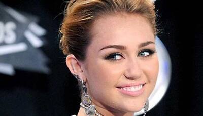 Miley Cyrus groped by fan in Barcelona