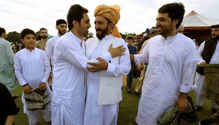 Uttar Pradesh cleric refuses to agree to Darul Uloom Deoband's fatwa on hugging during Eid 