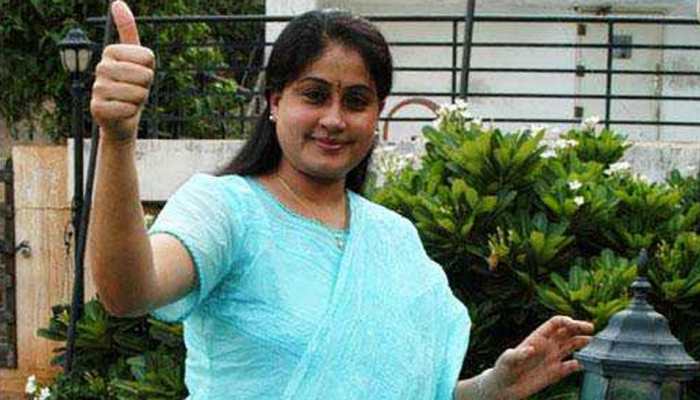 Vijayasanti to make her comeback with Sarileru Neekevaru Vijayasanti to make her comeback with Sarileru Neekevaru
