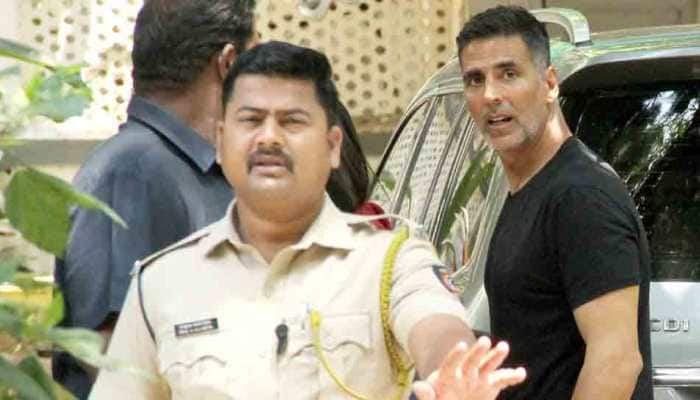 Akshay Kumar flaunts new salt and pepper look for Sooryavanshi