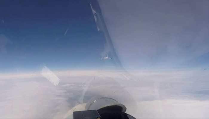 Russia&#039;s Sukhoi Su-27 intercepts US Air Force RC-135 and Swedish Air Force jet - Watch