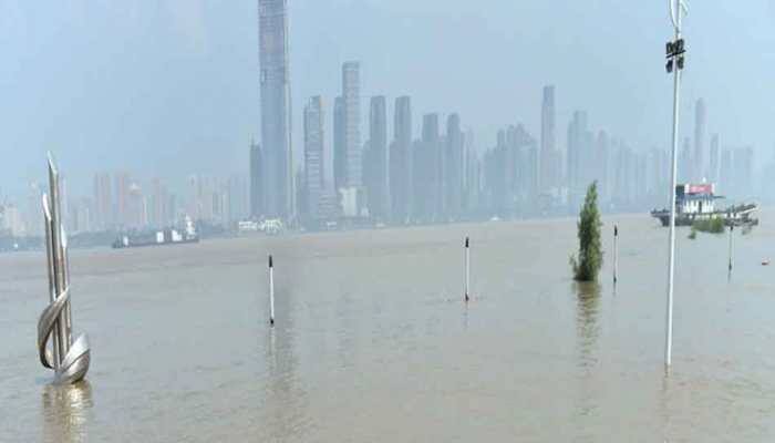 China flood death toll hits 61, 350,000 evacuated