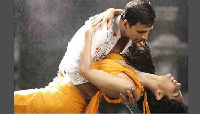 Akshay Kumar to re-create his 90s song 'Tip Tip Barsa Paani' featuring ex-girlfriend Raveena Tandon with Katrina Kaif