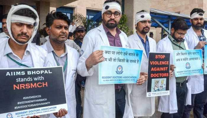 Protesting doctors reject Mamata Banerjee&#039;s invite for talks, adamant on CM&#039;s apology