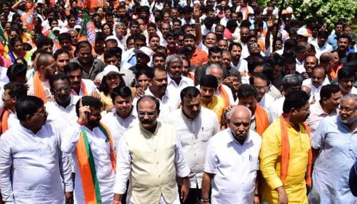 Karnataka CM offers to hold talks with Opposition, BJP leaders court arrest during &#039;siege&#039; protest