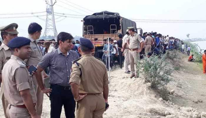 Pick-up van falls into Lucknow&#039;s Indira canal; 22 people rescued, 7 children missing