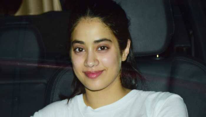 Why does Janhvi Kapoor call herself 'old fashioned'?