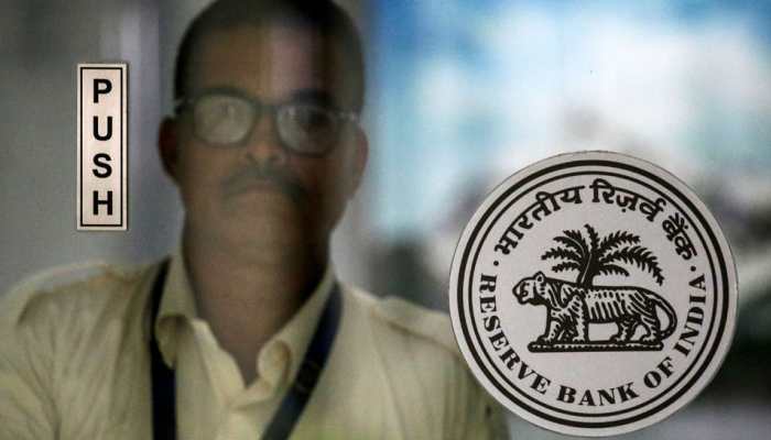 Economic activity losing traction, needs decisive monetary policy: RBI Governor at MPC meet Economic activity losing traction, needs decisive monetary policy: RBI Governor at MPC meet