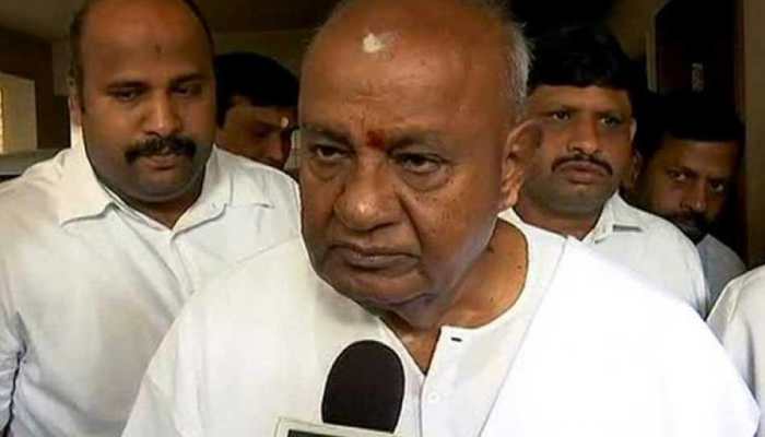 JDS patriarch HD Deve Gowda slams Congress, says mid-term polls imminent in Karnataka