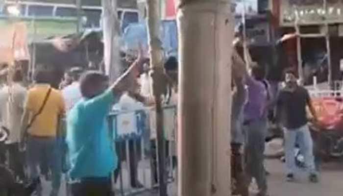 Unruly mob pelts stones at police and RAF in West Bengal&#039;s Bhatpara, many security personnel injured