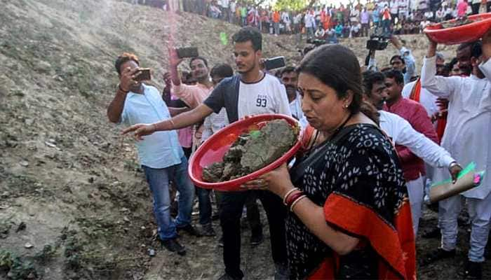 Smriti Irani does what Rahul Gandhi didn&#039;t in 15 years, announces plans to build her house in Amethi