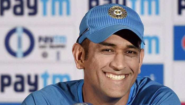 MS Dhoni draws flak on Twitter for slow batting