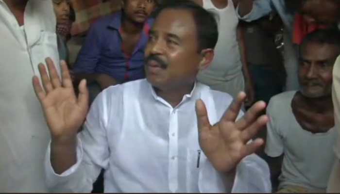 AES deaths: LJP MLA heckled by angry villagers in Bihar&#039;s Vaishali