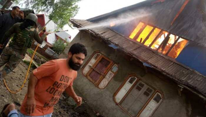 Indian Army joins fire-fighting operations to save civilian's house in J&K