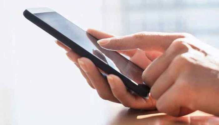 Minors banned from using mobile phones in Gujarat's Mehsana