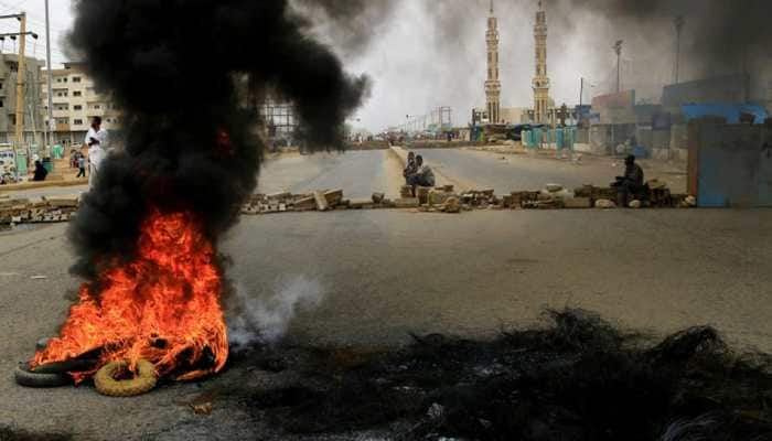 Security forces use tear gas to disperse students in Sudan&#039;s Khartoum