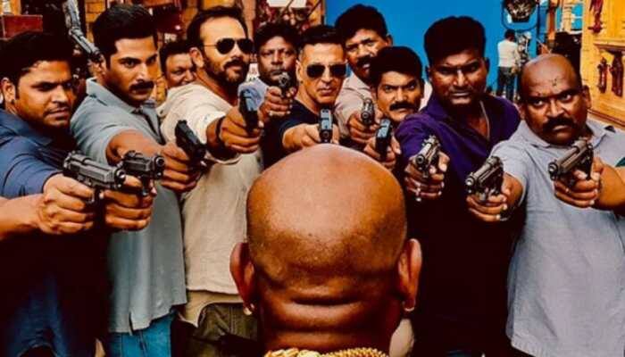 Akshay Kumar is having fun on sets of 'Sooryavanshi' - Here's proof