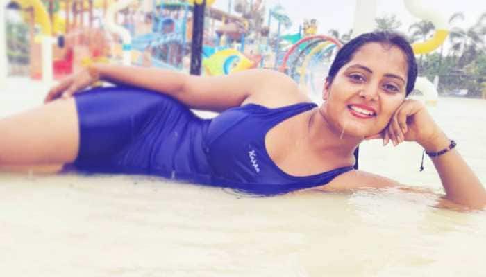 Anjana Singh X Video - Bhojpuri hot cake Anjana Singh takes a dip in the pool to beat summer heat  - Check out! | Bhojpuri News | Zee News