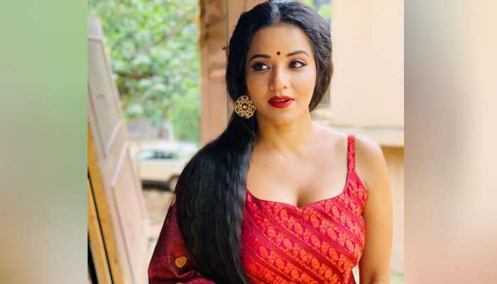 Bhojpuri bombshell Monalisa breaks the internet with her moves - Watch