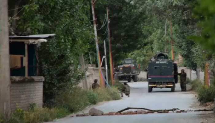 Encounter breaks out in J&amp;K&#039;s Budgam, security forces and terrorists exchange gun fire