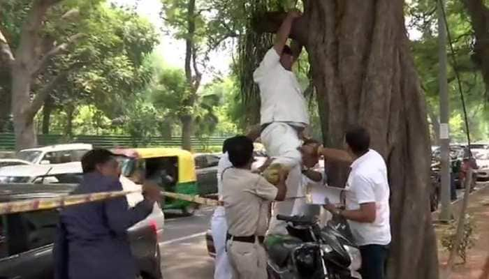 Congress worker threatens to hang himself if Rahul Gandhi doesn&#039;t withdraw resignation