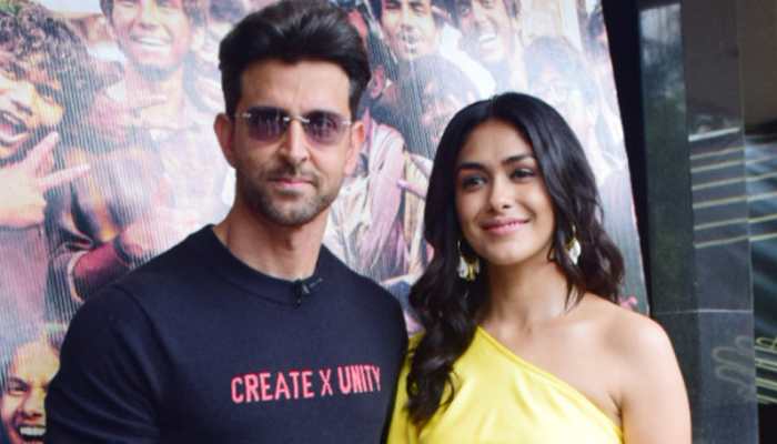 Hrithik Roshan-Mrunal Thakur promote &#039;Super 30&#039;—See pics