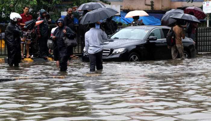 Bollywood celebs face the woes of Mumbai rain
