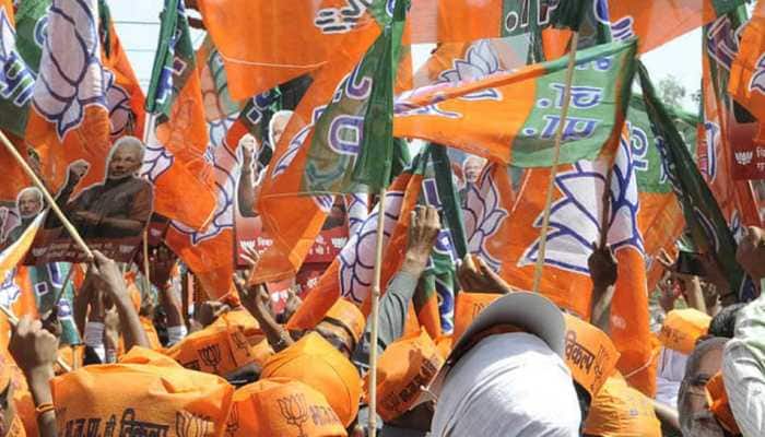 BJP workers clash with police in North 24 Parganas; five policemen injured 