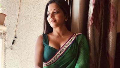 Monalisa's 'Pehla Nasha, Pehla Khumaar' in monsoon rains - Watch